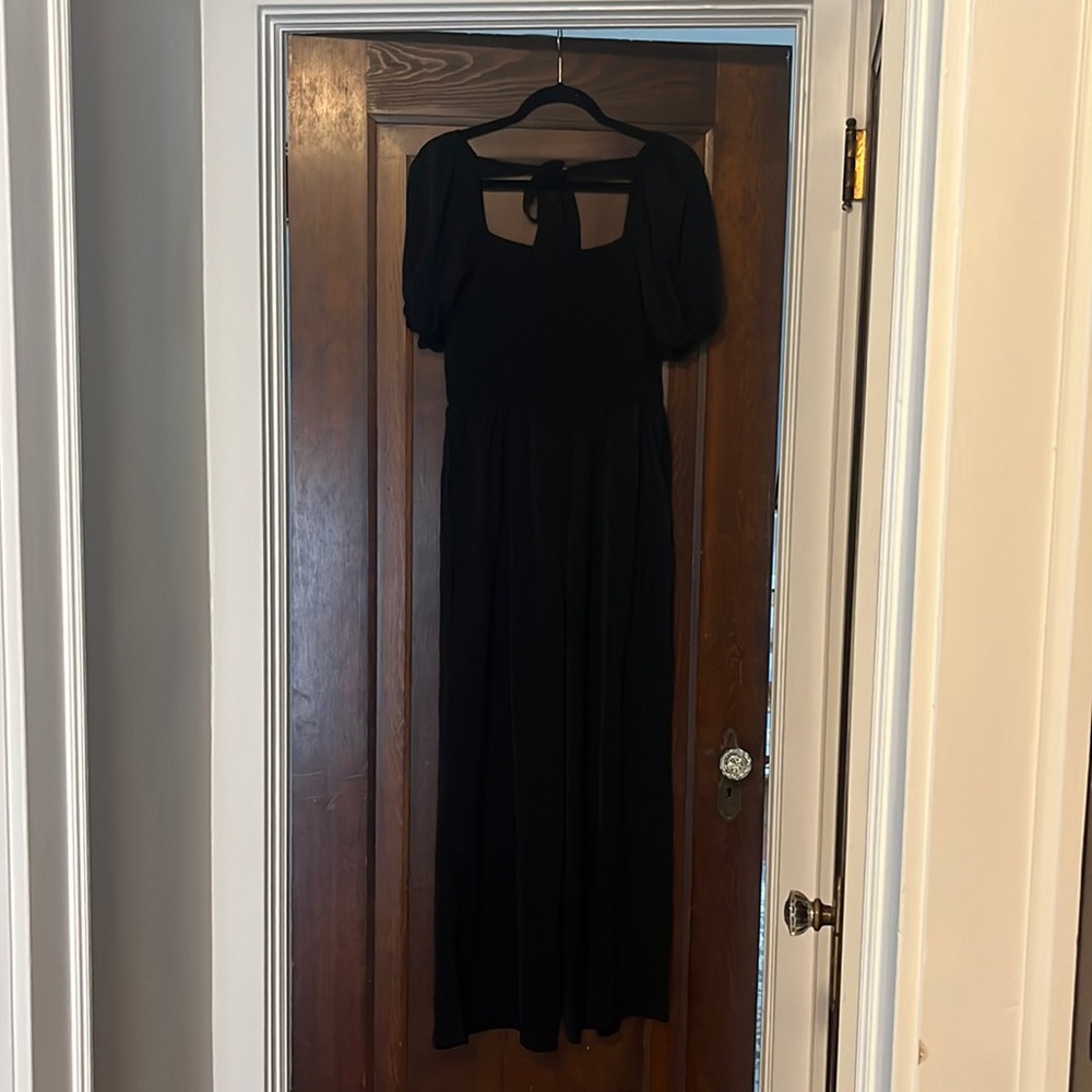 Beautiful, fluttering, black jumpsuit. Women’s size medium.